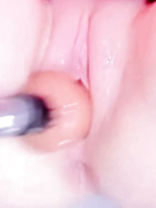 Coño rosa apretado estirándose por dentro