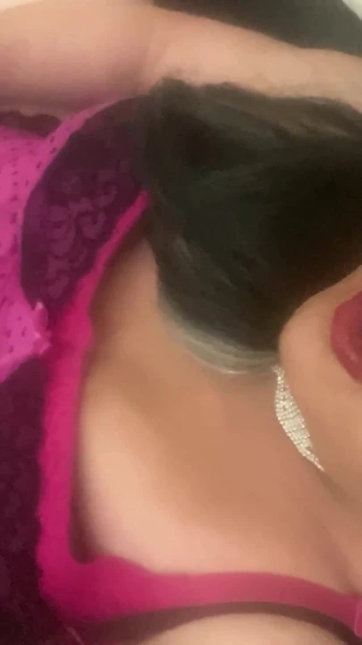 Krissy Sweets использует кольцо для члена и анальную игрушку