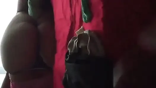 Karımın kullanılmış tangasıyla mastürbasyon yapıyorum ve fark etmiyor