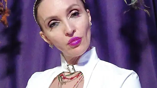 Kadın egemenliği sahibe eva lateks pvc beyaz elbise solo cbt oyuncaklar topuklu ayakkabılar fetiş bdsm büyük götlü orta yaşlı seksi kadın