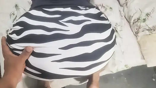 Pria ini meninggalkan pantat pembantu sangat berantakan dan kotor dengan air mani hangat