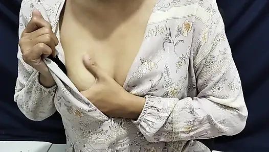 Asyalı Filipinli kız erkek arkadaşıyla karşılıklı mastürbasyon yapıyor