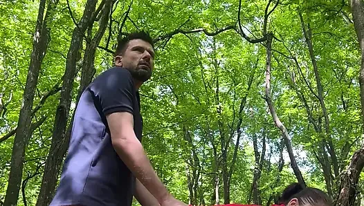 Utangaç Orta Yaşlı Seksi Kadın açık Havada Anal!!