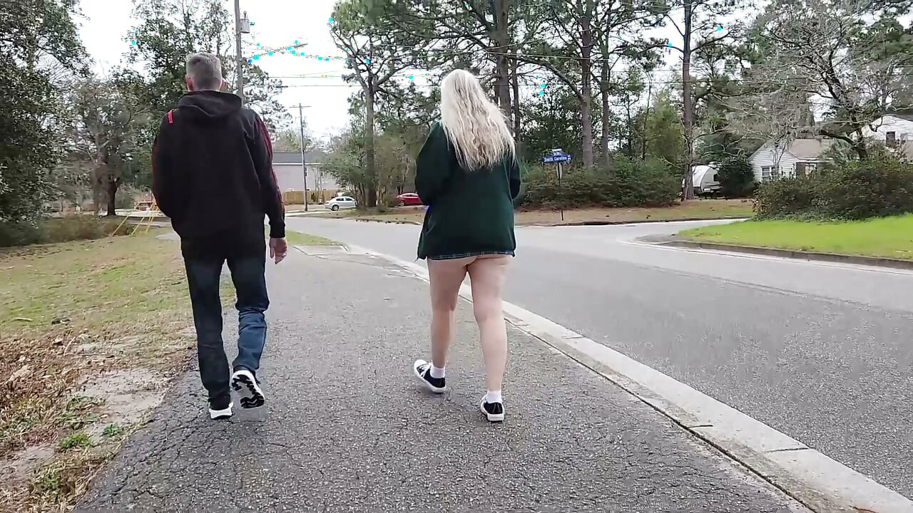 Hot MILF BBW Strolling Around Park With Her Ass Hanging Out! Gives Stranger Head!