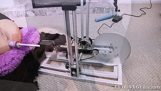 Klaff mein arschloch mit fickmaschine