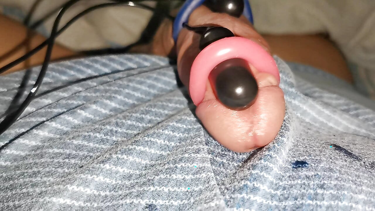 Vibrator kuat memerah kontol besar!