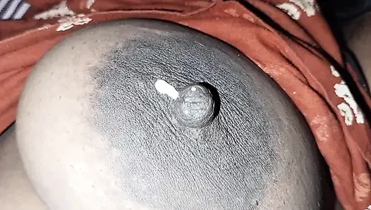 Ibu tiri desi menunjukkan memek dan payudara susu