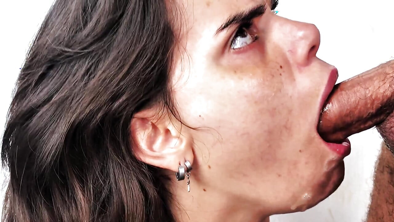 MILF adora pau e recebe porra na boca