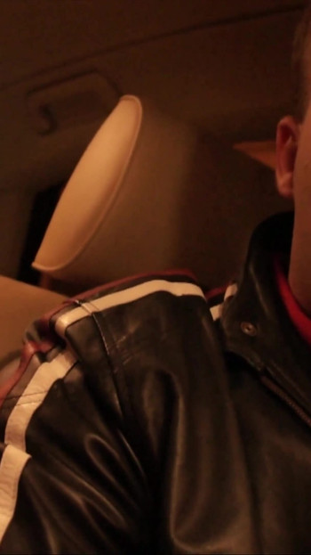 כבר נתפסה מזדיינת בשירותים ציבוריים