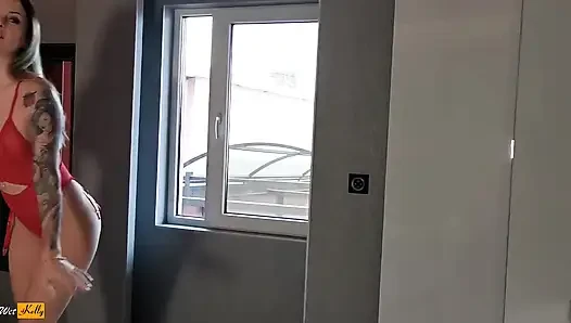 Heiße MILf lutscht papis schwanz muss hart gefickt werden