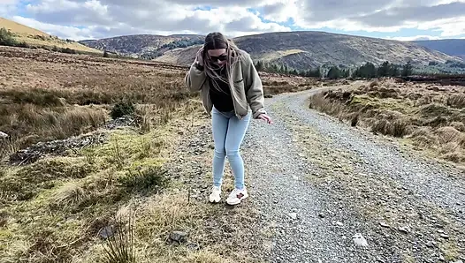 Notfall Beim Gehen Auf Dem Öffentlichen Trail, Aber Musste Meine Jeans Nass Machen
