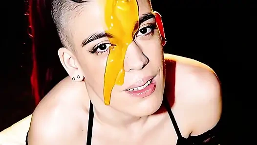 Menetes bersama honey