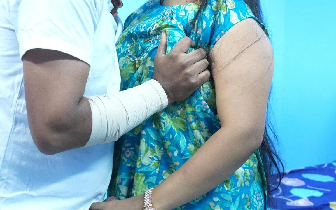 Didi Ki Friend Aai Shaadi Ka 邀请卡, 但却是 Usko Suhagrat Manana Sikhaya