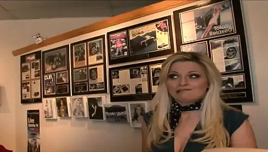 Picked up milf gets banged and facialized