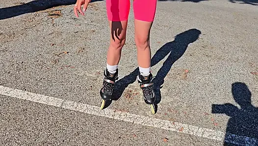 Heiße Stiefschwester auf Rocket-Skates hat Hardcore-Sex