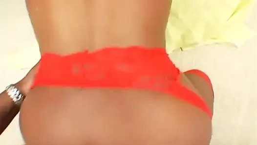 Siyah kıllı amcıkla sikişiyor