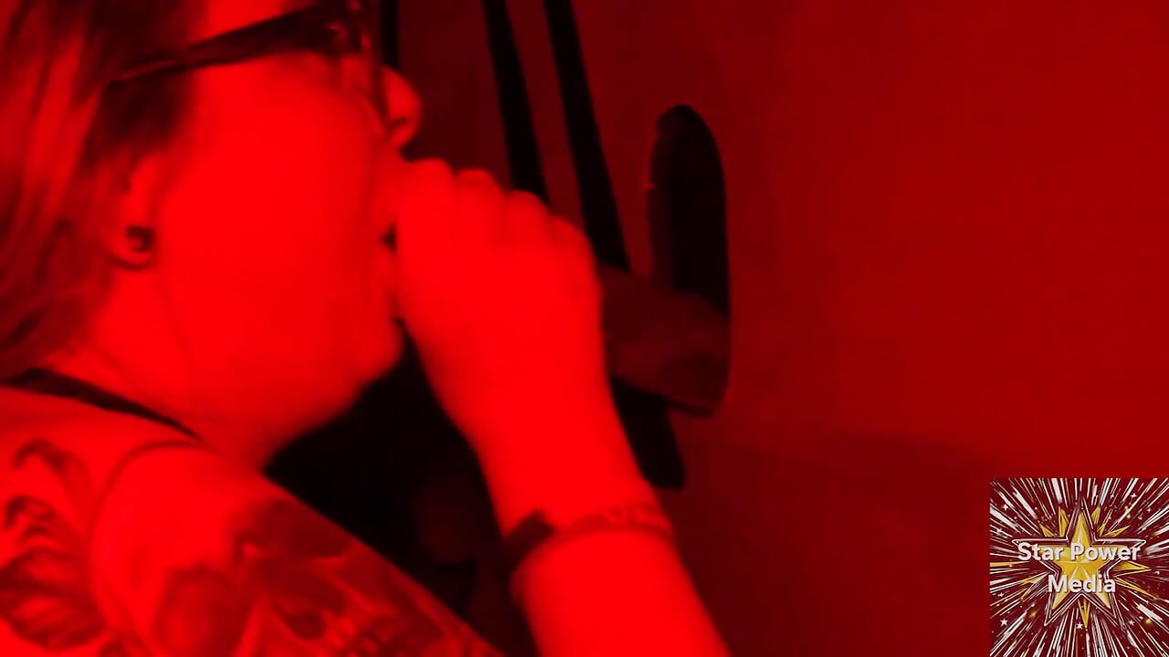 Savanna Smashes the Glory Hole Record in Jaw-dropping Contest