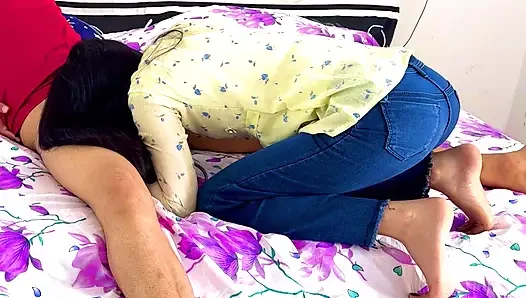 Hintli kız otelde ilk kez amını sert en büyük yarakla sikiyor
