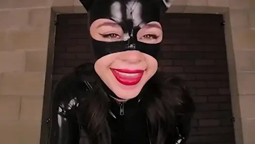 VRCosplayx Kylie Rocket в качестве женщина-кошка проведет вас через тайну сексуального удовольствия, часть 1