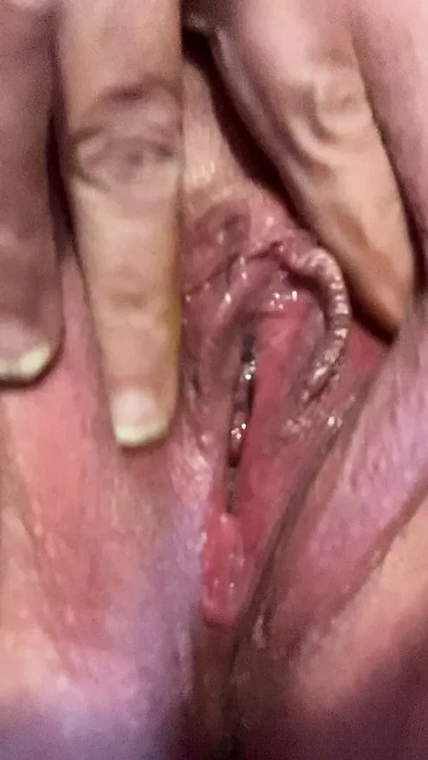 Honeyfleur close-up pussy play