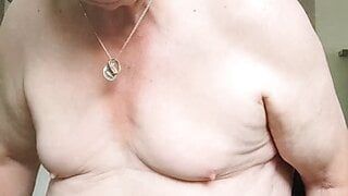 Yo, mi culo, mi cinturon, mis tetas