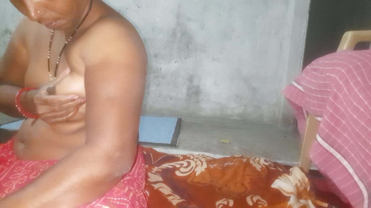 Sexi bhabi so rahi thi achanak hardchudai dardho raha doggy style