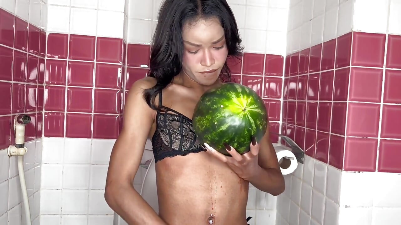 Arbuz Dostaje Ladyboy Dicking Przez Alice Wielki Kutas