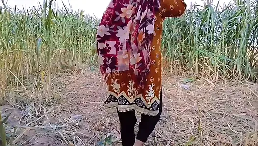 Pawg culo bionda cougar viene scopata nel parco
