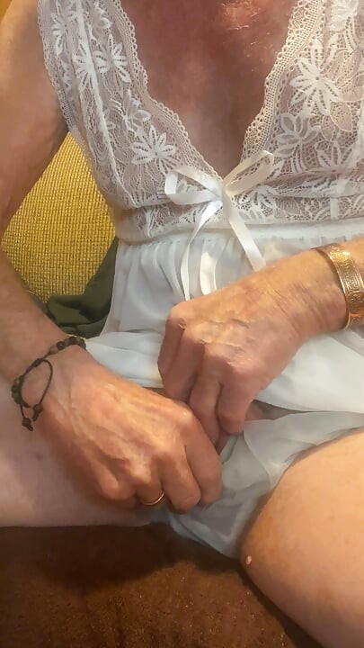 Bej frikik ve mor külot!