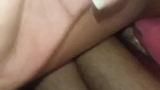 Indisches mädchen masturbations-hilfe