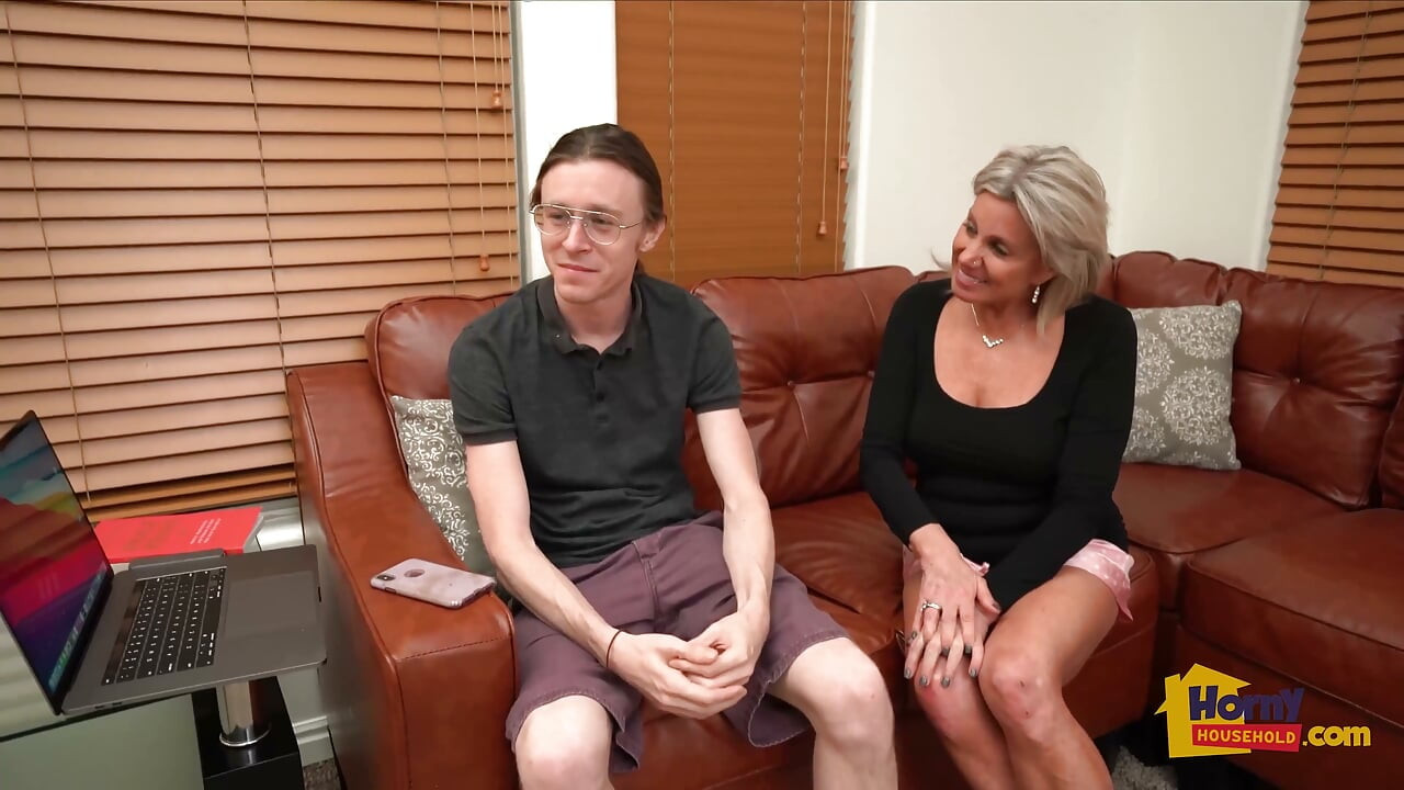 Sexy MILF Seduces Young It Guy