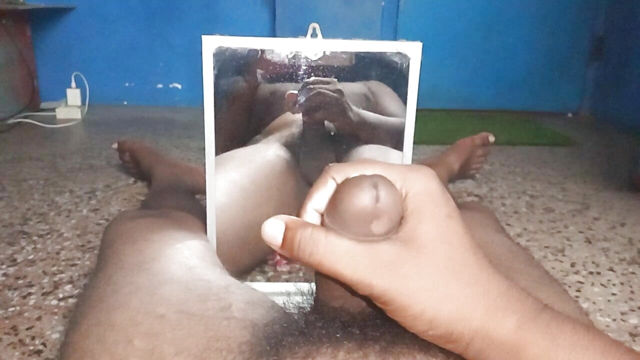 Nepalin vaimo kuuma pillu nuolee siittiöiden imemisellä