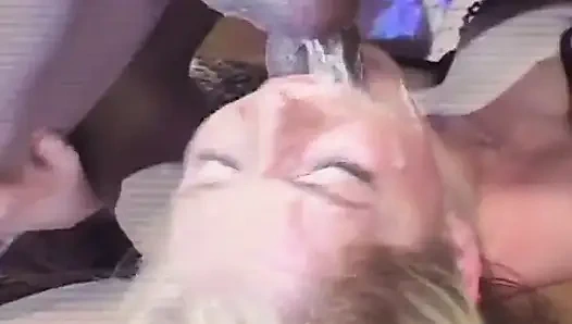 Она французская шлюшка, которая любит, чтобы ее лицо трахнули