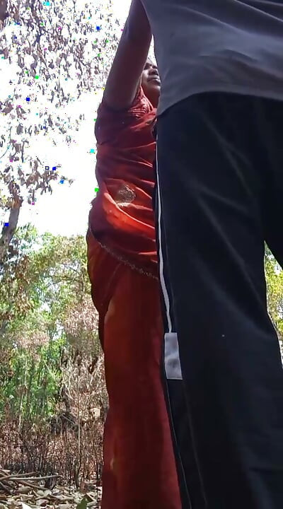 Chachi chacha ke saat sambandh bana rahi hai