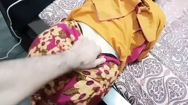 Bhabhi ka husband Outdoor tha to Devar na Mokay ka faida Uthaya or bhabhi ki chudai ki