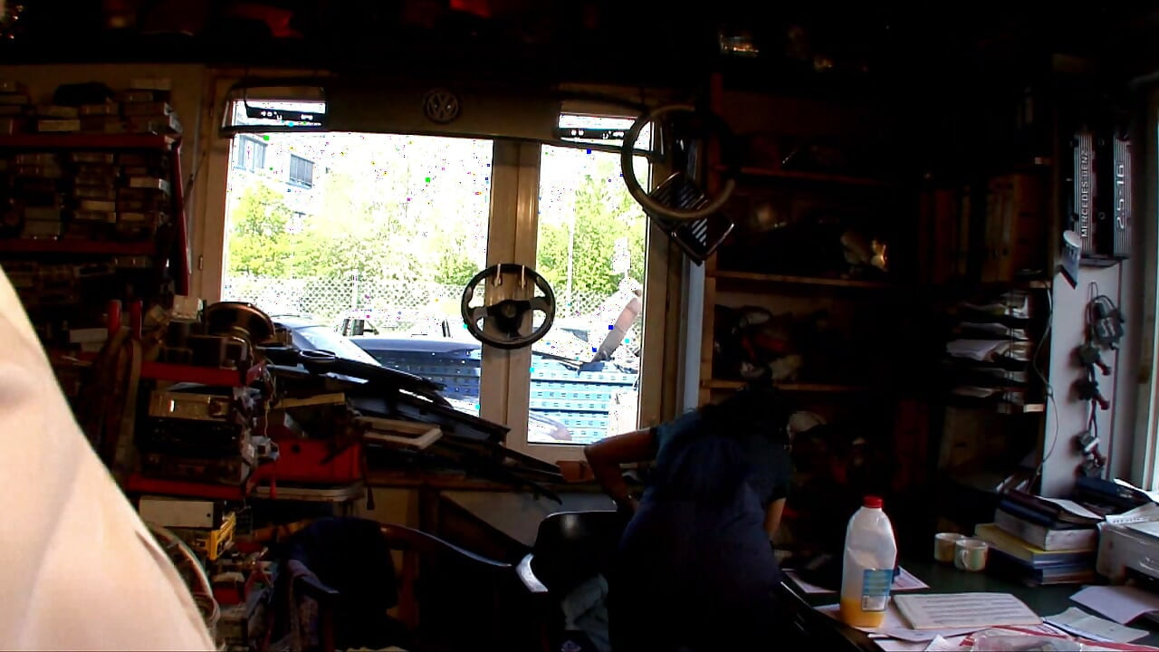 Sjajno jebanje u kancelariji sa mušterijom i svršavanje na sise