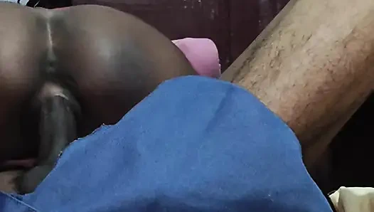 Üvey kız kardeş üvey erkek kardeşini sikiyor