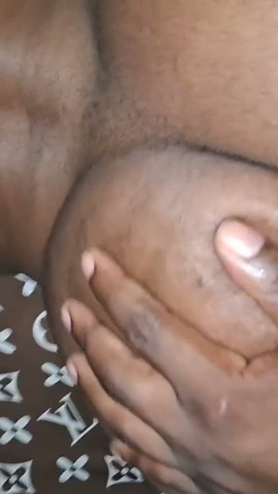Una buena con semen en las nalgas | Clip 1