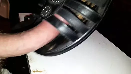 Üvey annenin ayakkabıları sikişiyor döl dolu
