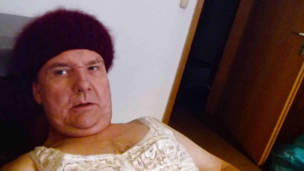Andreas Masturbiert Als Crossdresser