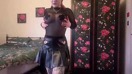 Bekaret beyin yıkayan üvey anne Ruby acınası küçük yarağını yeniden bağlıyor