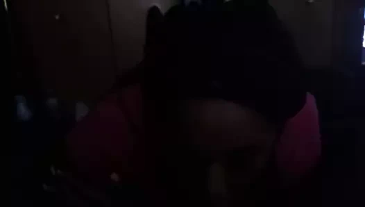 Doris jalang pengisap kontol yang bagus memberikan kepala yang hebat