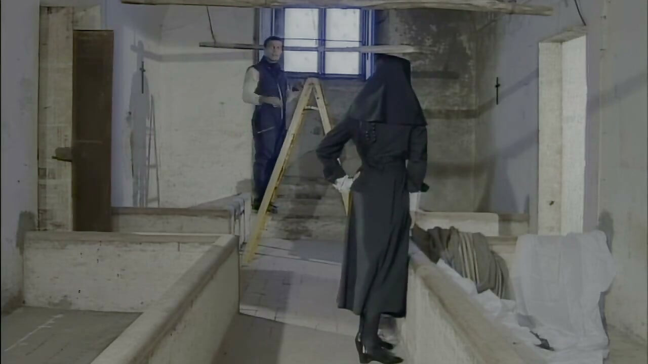 L’ouvrier Baise Le Cul De La Religieuse Cloîtrée