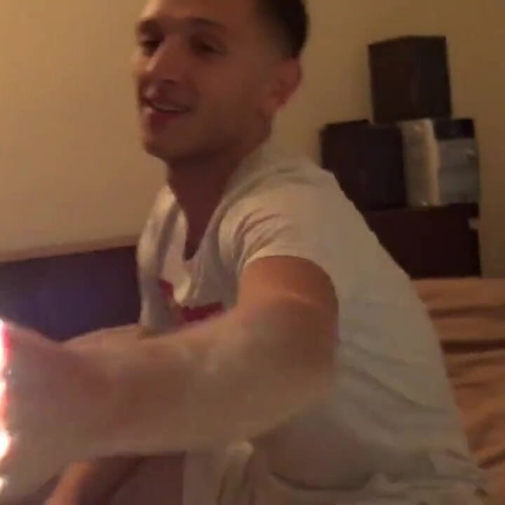 Romantik sürpriz gözleri bağlı adam tarafından korunmasız sikiliyor