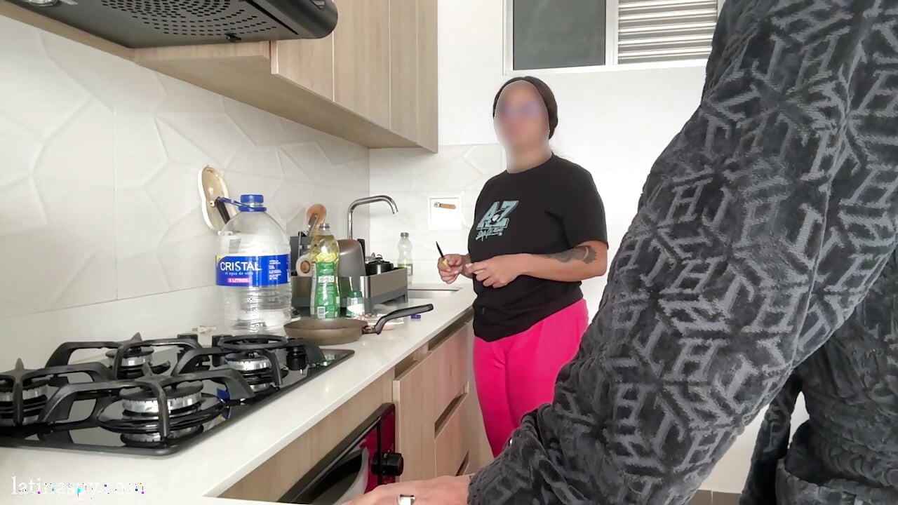 부엌에서 라틴 젖탱이 1부