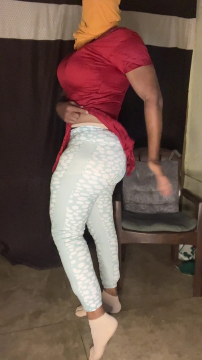 サテンシルクのドレススーツ サルワール ホットな女装者 大きな胸と胸 | クリップ 3