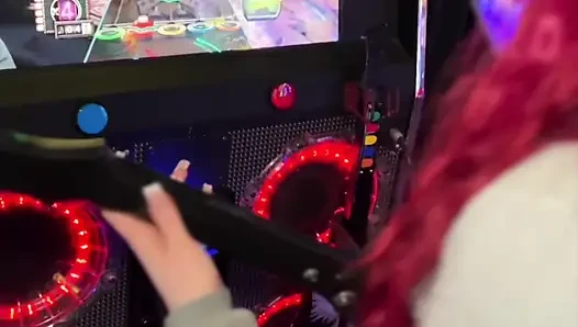 Игры, которые она играет