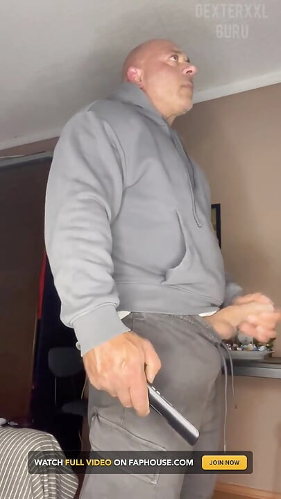 Domnul Guru. Masturbare rapidă culturistă mare