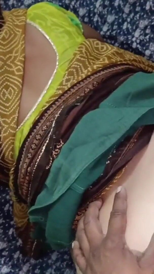 Maine sagi bhabhi ko ghutnon ke bal khat per Ghodi Banakar unki moti gand ko ragad kar khoob choda | Clip 1