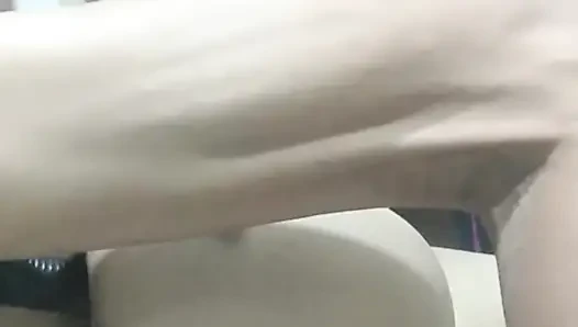 Suara muncul saat muncrat ke memeknya